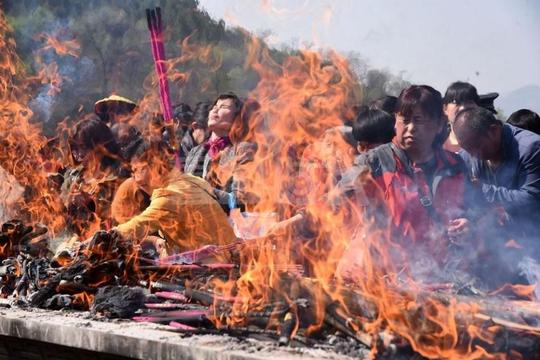 农村祭祀庙会上做这个生意的人最赚钱,他一天挣的比你