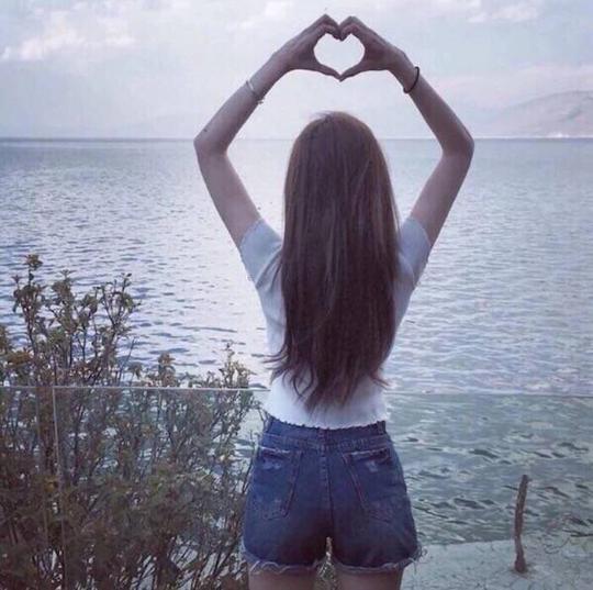 闺蜜背影