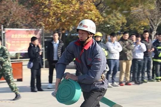 首页本地头条昌达消防队代表昌达集团参加了比赛.