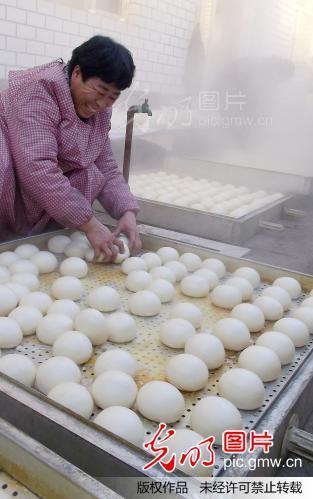 红火的馒头坊_皮中良_光明图片