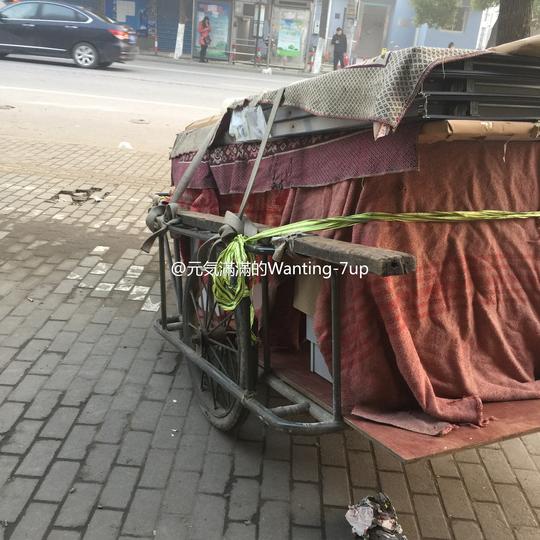 镇上的小店生意也感觉很红火)还每天早上辣么早来开门守店送货/不要