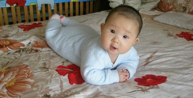 被动操适合多大的婴儿坐