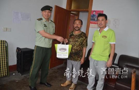 退伍老兵创业难舍部队情结,八一为边防官兵送