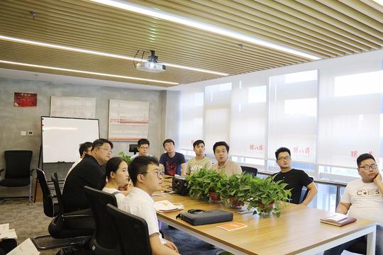 用专业创业·为梦想前行郑州科技学院与猪八戒网交流洽谈会