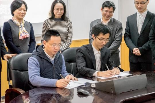 对"禾斗创课"创业团队与创新马槽成功签约的祝贺与欣慰,然后简