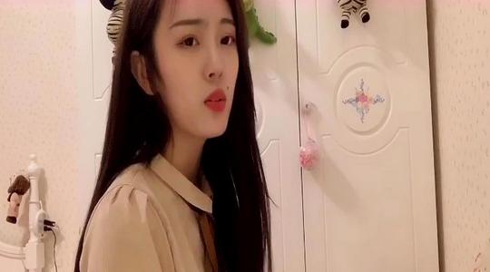 抖音新晋网红阿悠悠翻唱歌曲《责无旁贷》完整版歌词分享粉丝邦