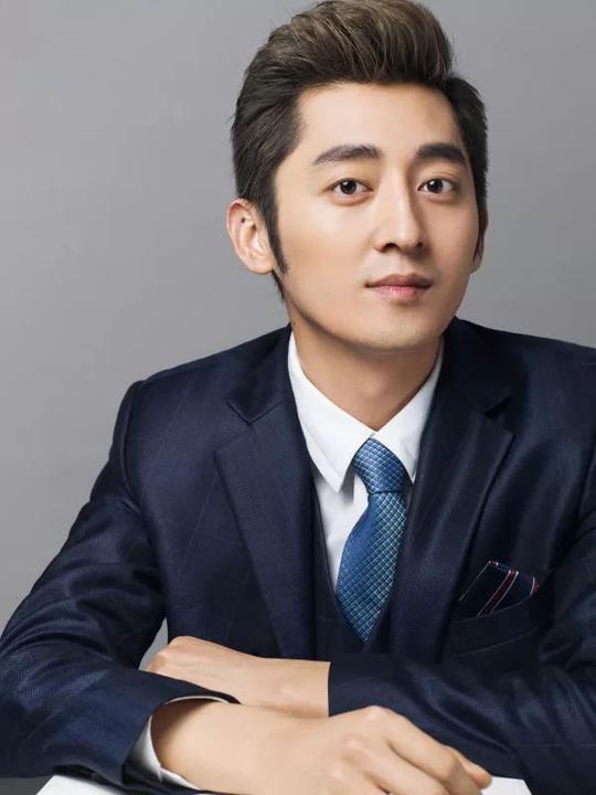 边演戏边创业,这个帅气又努力的男人让人佩服