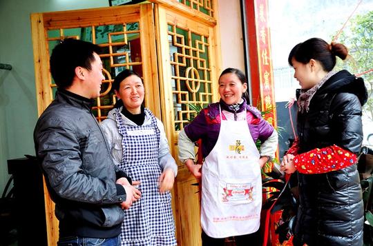 返乡农民工廖玉华创办的“乡村风味苑”农家乐正式开业