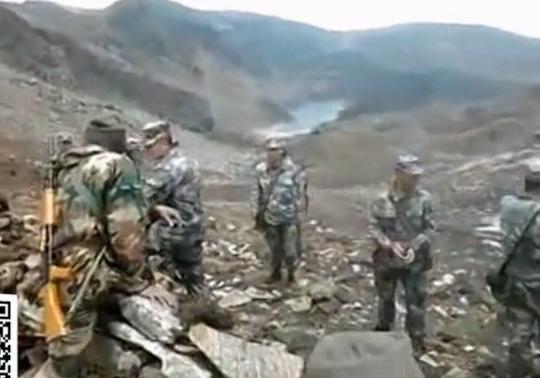 曝光中印边境士兵持枪对峙现场