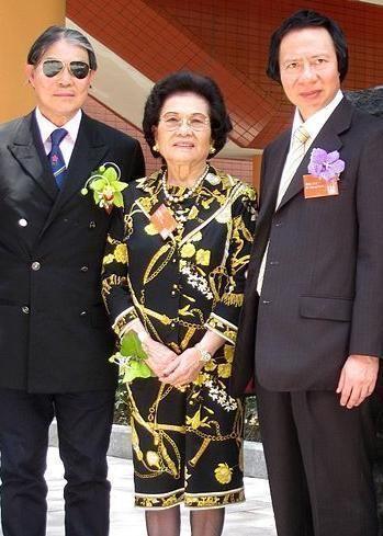 丈夫去世留数千亿3个儿子为家产手足相残她83岁出山稳定大局