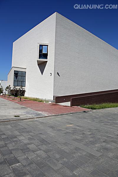 大面积楼顶建筑地面和现代建筑素材广告背景
