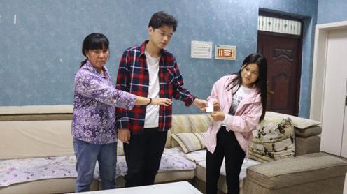 短剧:妹创业二哥有钱不借，大哥买房钱20万借她，2年后惊喜来了