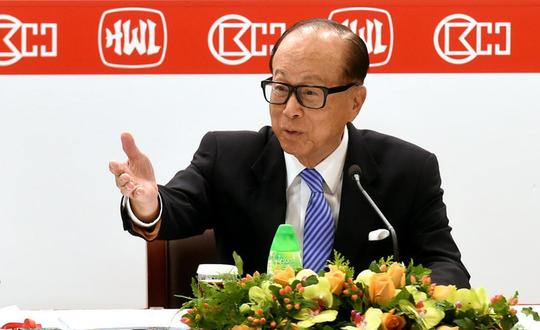 李嘉诚我创业70年从不亏本全靠他这句话马云表示崇拜