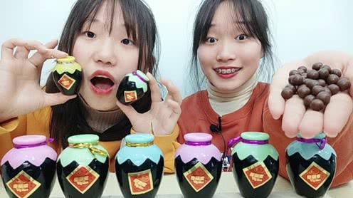 女孩装醉耍酒疯，闺蜜喂她吃“迷你酒坛巧克力”，甜蜜超丝滑