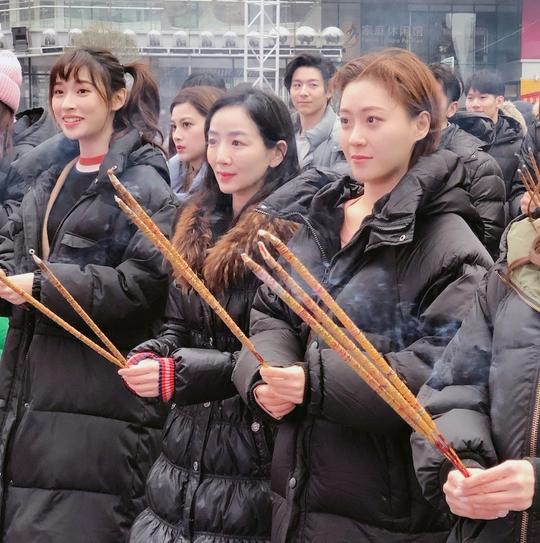 《热搜女王》开机"名模"刘贾玺"富二代"孙熹之演绎娱乐圈内幕