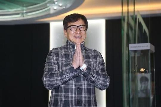 房祖名和某女星恋爱?成龙完全不担心回应还很幽默