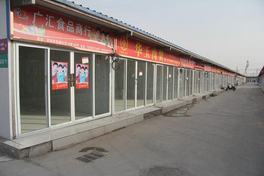 郑州百荣世贸商城部分商户关门停业生意萧条经营惨淡