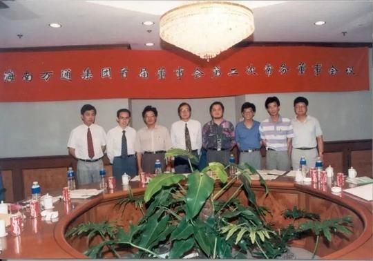冯仑:你不能弯腰下跪就别谈创业挣钱
