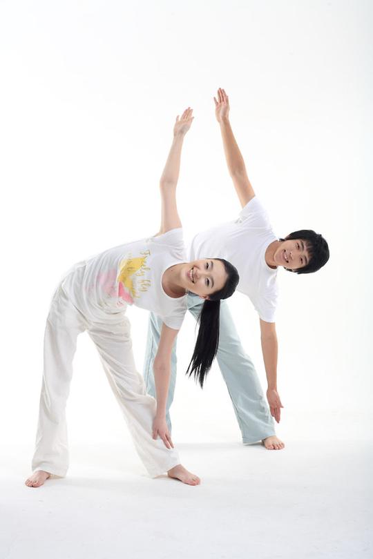 光脚丫锻炼身体健身男女图片素材图片素材-生