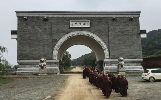 风波未平的大悲寺住持从没把钱财看成资源