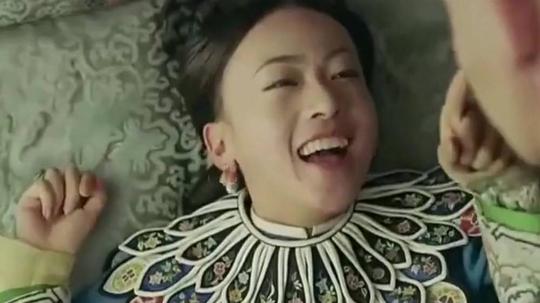 视频:魏璎珞总是有本事气坏皇上，乾隆震怒，吴谨言一招哄夫，简单有效