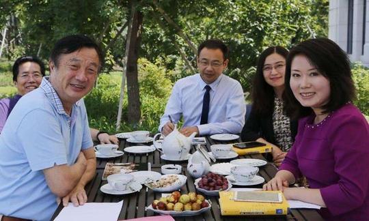 中兴的侯为贵自带电饭煲，华为的任正非在阳台做饭_第1张图片