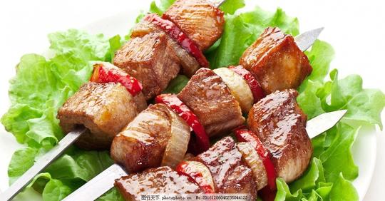 美味的烤肉串铁签蔬菜菜叶美食图片摄影