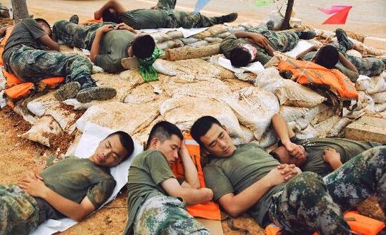 官兵抗洪视频|荔枝军事