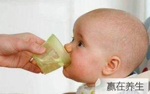 新生儿能喝水吗