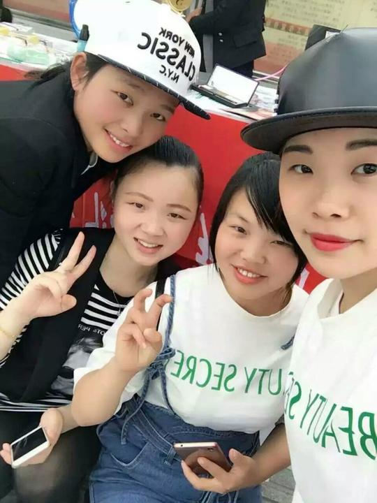 90后宝妈做微商的励志创业故事,——阿茹,我们(美颜秘笈&果感)团队