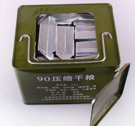 军用压缩饼干有多厉害?1块能顶一天的口粮，原来是用它做的!
