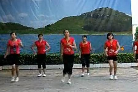 民族舞杨丽萍广场舞我的草原上有一个你简单易学舞蹈