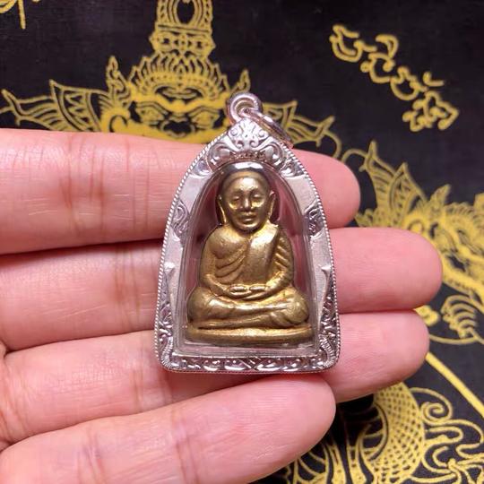 龙婆银2515财佛本庙招财助事业生意银壳带卡泰国佛牌真品