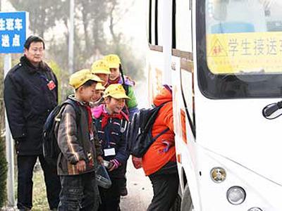 长兴:1.5万农村娃上学坐上班车