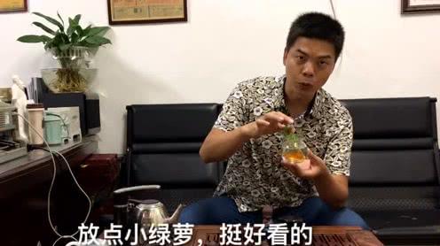 国庆长假怎么过?懂事的老公帮创业的老婆拍可爱小花器的视频