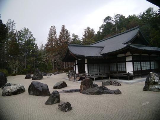 下雨天,只有我们二个参观真好.回福智院晚餐后,寺庙内的晚餐很精致.