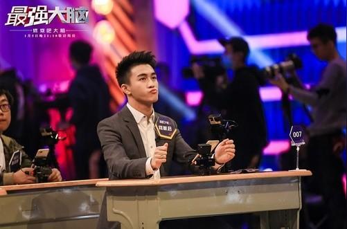 何猷君狂上综艺各种刷脸混存在感,网友:创业不顺要出道挣快钱?