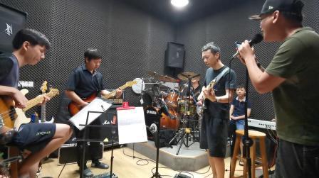 王北车突然想起你乐队cover