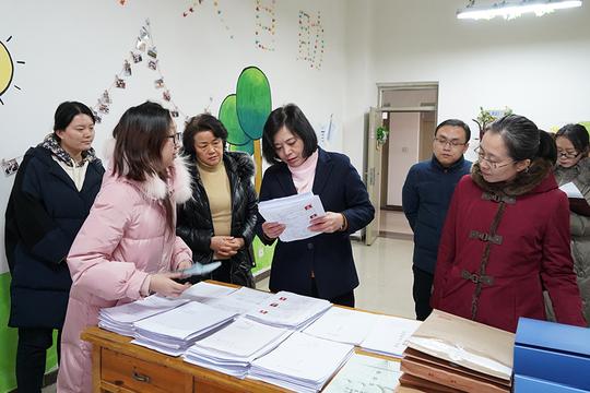 随后,张敬平一行参观了中心展览大厅,观摩了沙盘模拟,创业测评培训