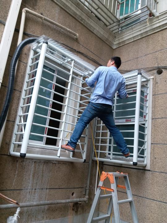 上海永恒门窗：彩钢不锈钢防盗窗防盗网防护栏/绿娃牌固定抛窗