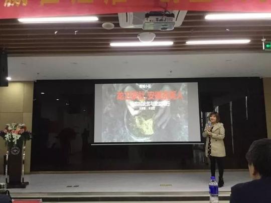 财经正文比赛开始前,桐城市就业局局长周朝进发表讲话:"创新创业乃