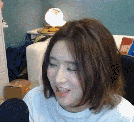 搞笑gif:妹子,你的脸大到突破了我的想象