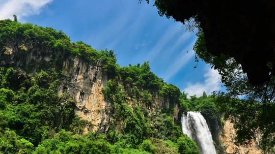 4k山水瀑布群山云_3840x2160_高清视频素材下载(编号