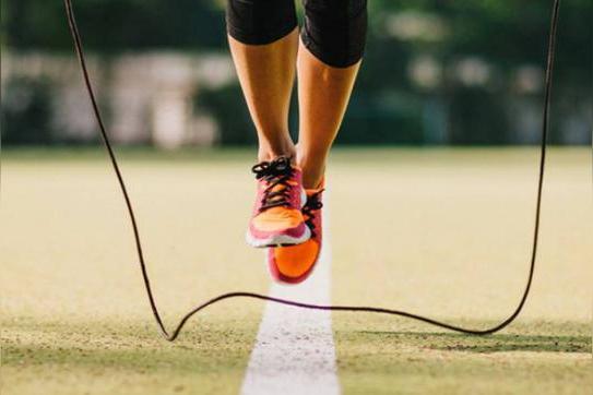 跳绳和深蹲对跑步哪个提升大？