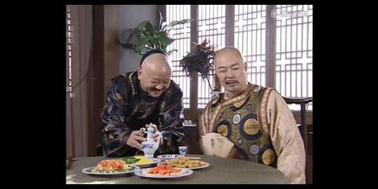铁齿铜牙纪晓岚之乾隆、和珅、纪晓岚三人喝酒，一个个气性真大，这三爷不怕背酒家打出去?