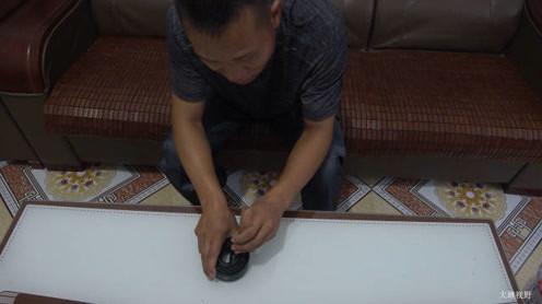 街头骗术专骗老人，大雄试验多次最终揭秘骗术，赶紧提醒家里老人