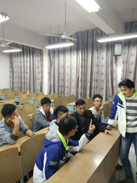 沈玉琦老师结合近期学校开展的大学生创新创业活动,重点阐述了创新