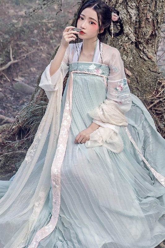 素材网红100斤薄款风飘女汉服复古风休闲汉服夏季仙气清新射箭