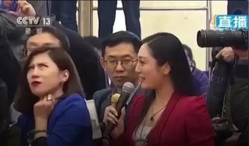 女记者蓝衣姐姐翻白眼表情包