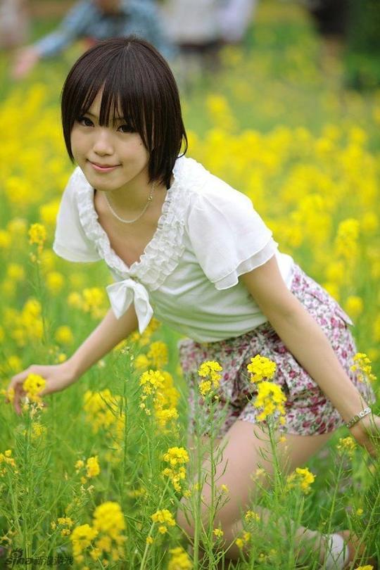 10/15日本知名美女coserkipi清纯私服写真点击查看更多游戏美图